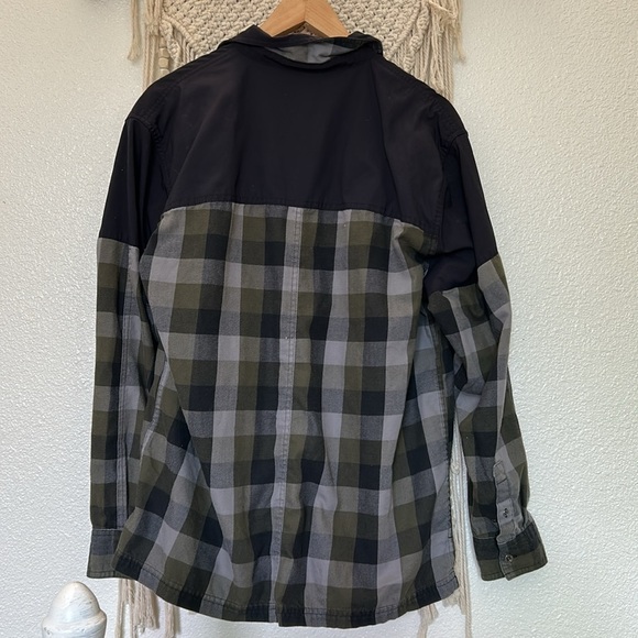 All terrain gear x wrangler ORGANIC cotton Black and Green Plaid Button-Uplarge - Picture 6 of 7